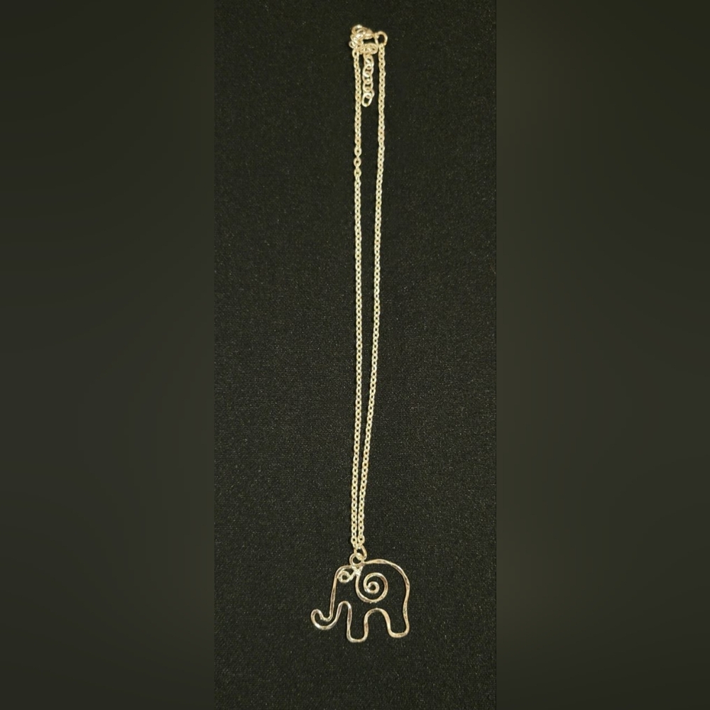 NIB Silvertone Elephant Necklace